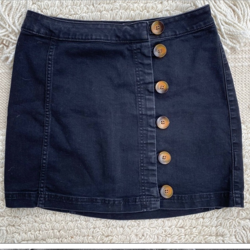 FREE PEOPLE black denim Little Daisies side button mini skirt 4